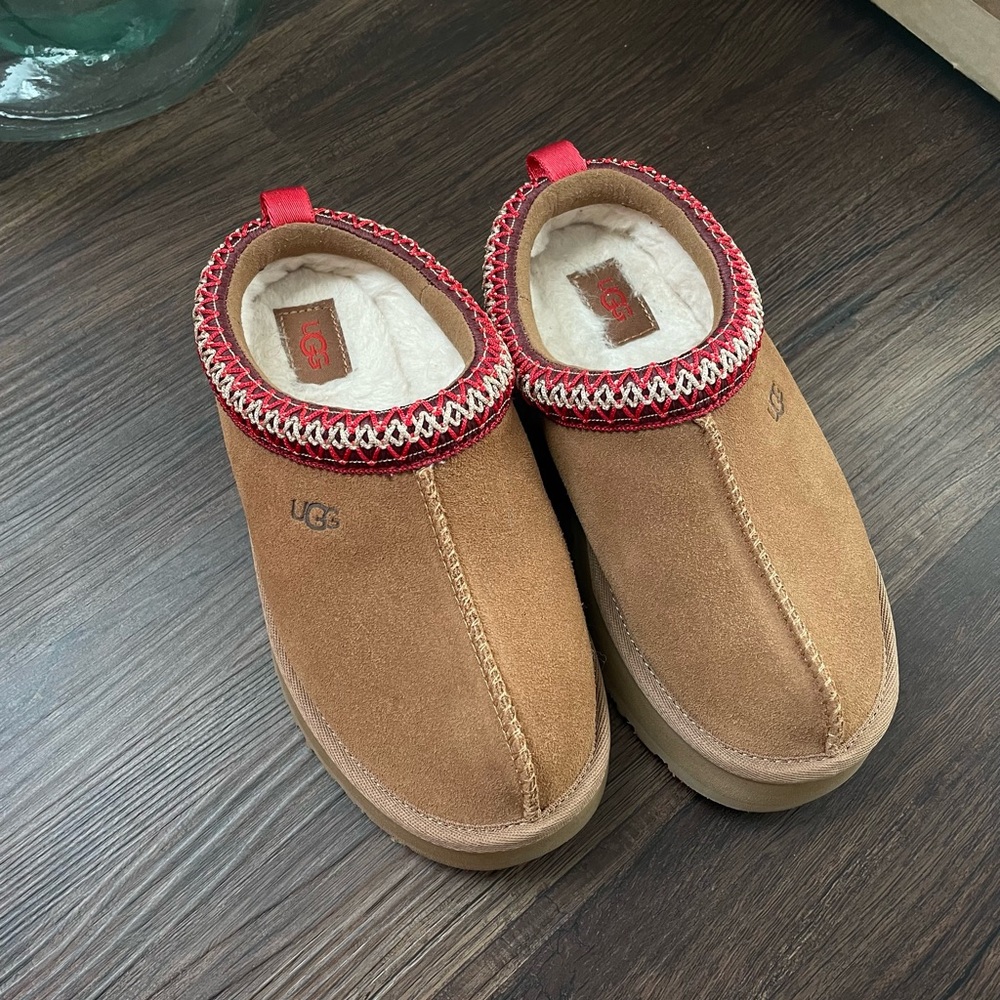 UGG kids Tazz slippers
